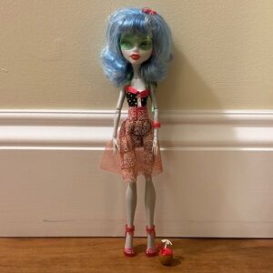 Monster High Skulls Shore Ghoulia Yelps